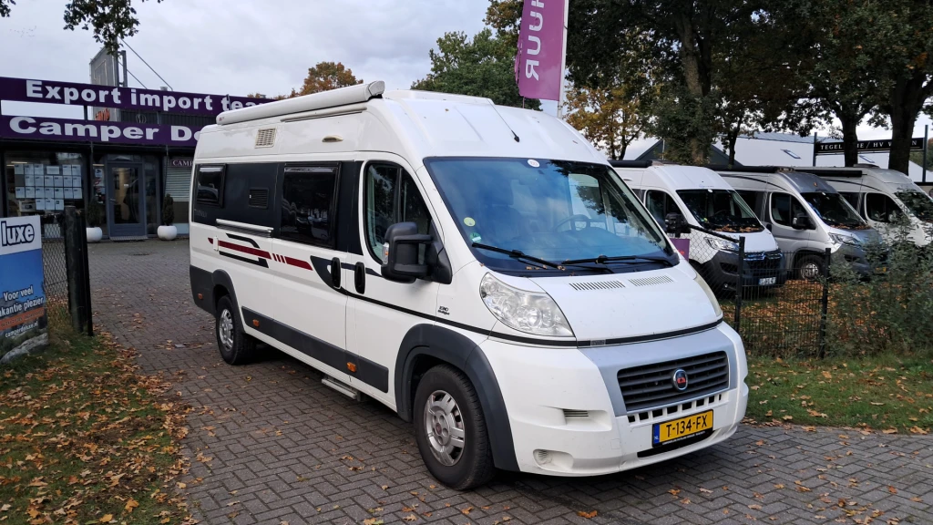 60 Adria SLX buscamper met enkele bedden