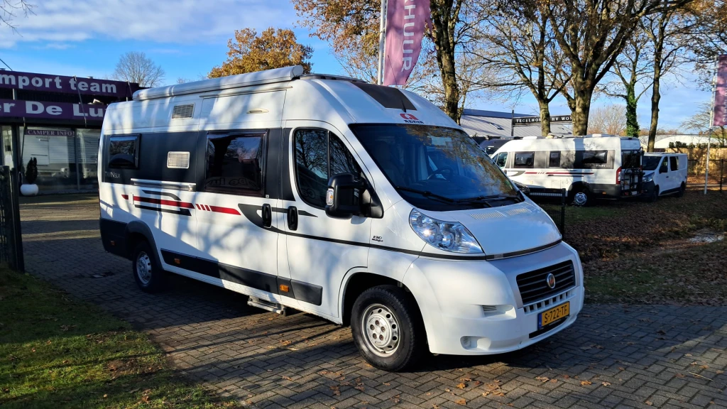 41 Adria SLX buscamper met enkele bedden