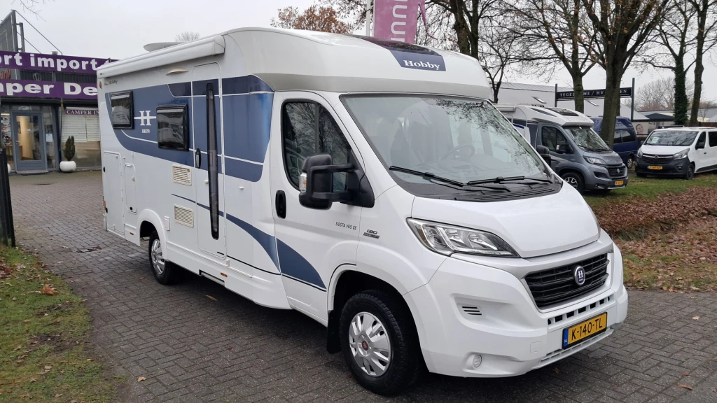 12 Hobby V65 Enkele Bedden Grote Garage